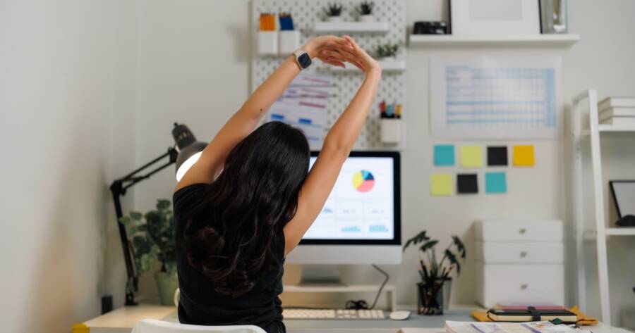 Ways to Maintain Wellness While Working a Desk Job